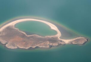 Rainbow Island Iran Why Is The Water Red
